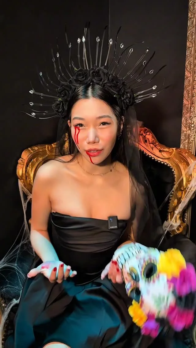 A guest in costume at the Día de los Muertos night