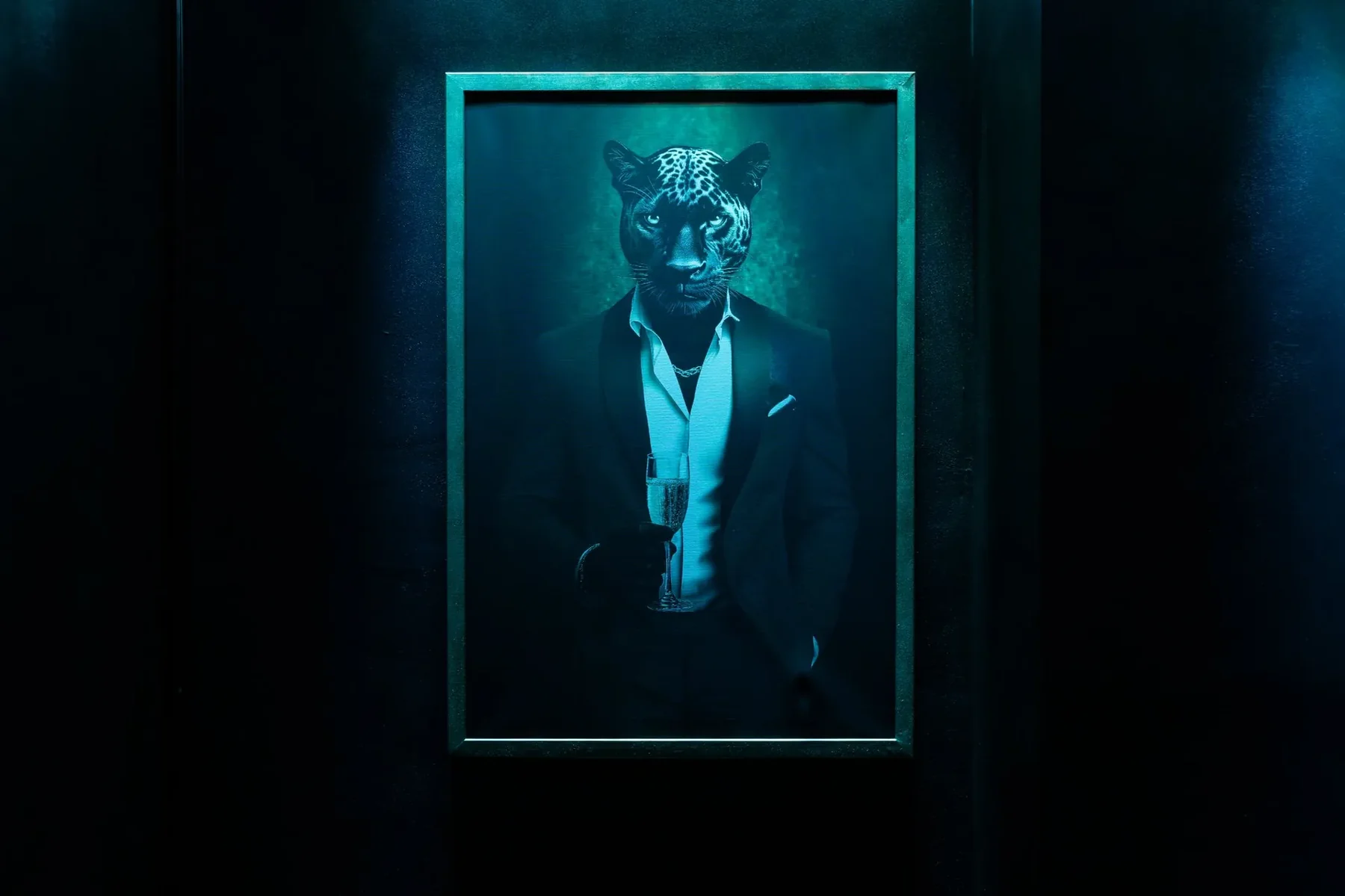 The panther portrait in the corridor